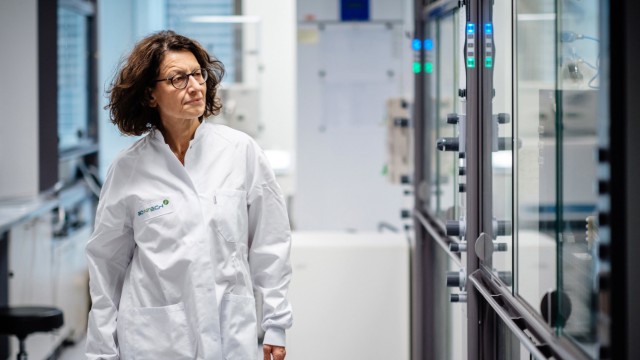 Corona-Impfstoff: Özlem Türeci, Co-Gründerin von Biontech, in ihrem Labor.