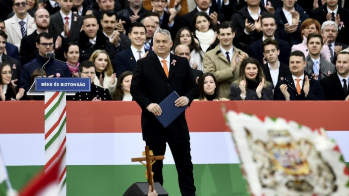 Parlamentswahlen: Seit zwölf Jahren an der Macht: Viktor Orbán, hier bei einer Wahlkundgebung Mitte März in Budapest.