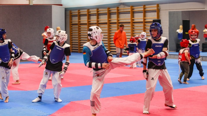 Ukrainische Taekwondo-Kämpfer: Seit Beginn der Woche trainieren auch ukrainische Kinder für den TSV 1865. Sie sind ihrem Trainer Valerii Bruns gefolgt.