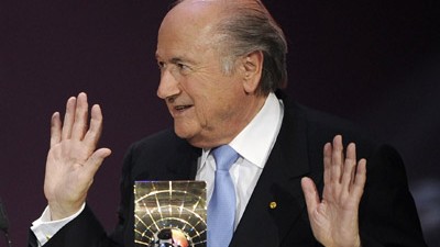 Fußball-Weltmeisterschaft: Fifa-Präsident Sepp Blatter will mit der Verteilung des "Fifa-Goldes" scheinbar nichts zu tun haben.