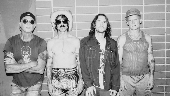 "Unlimited Love" von den "Red Hot Chili Peppers": "Wir verkünden, sehr aufgeregt und mit vollen Herzen, dass John Frusciante der Band wieder beitritt." Toll! Noch besser wäre es aber gewesen, wenn er sein Ego auch mitgebracht hätte.