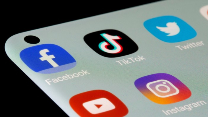 Soziale Medien: Höhere Mathematik: der Programmcode hinter den Apps Facebook, Tiktok, Twitter, YouTube und Instagram.