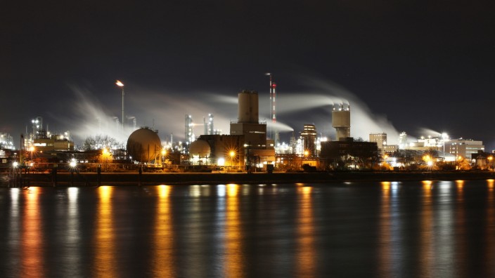 Chemieindustrie: Wenn das Gas nicht mehr fließt, würden hier bei BASF in Ludwigshafen schnell die Lichter ausgehen.