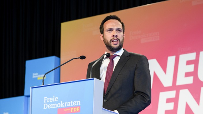 Landesparteitag in Hirschaid: Martin Hagen, Landeschef der FDP Bayern, bei seiner Rede zum Auftakt des Landesparteitags.
