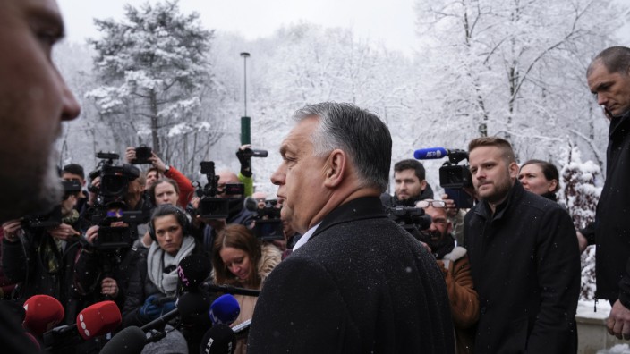 Wahl in Ungarn: Viktor Orbán bei der Stimmabgabe am Sonntag. Der Nationalist regiert seit zwölf Jahren.