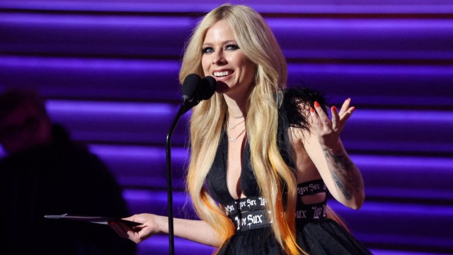 Grammy Awards: Avril Lavigne muss die vergangenen 20 Jahre in einem Jungbrunnen verbracht haben.