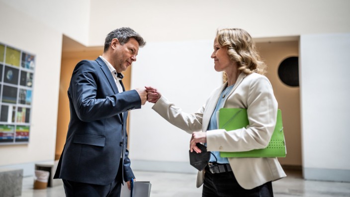 Windkraft und Artenschutz: Klimaminister Robert Habeck (l.) besucht Umweltministerin Steffi Lemke am Montag in Berlin.