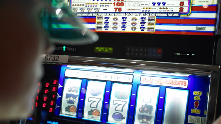 Glücksspiel: Per Handyspiel ins Casino - Payback führt seine Kunden ans Glücksspiel heran.