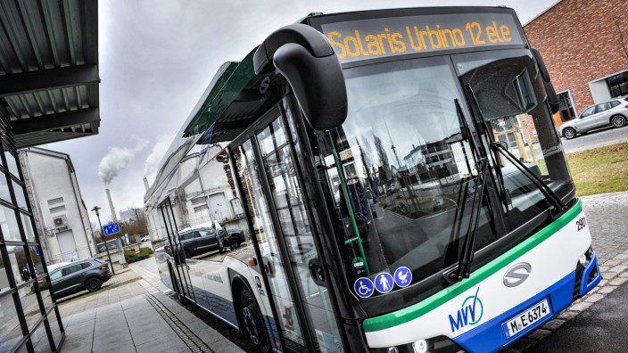 Nahverkehr: Im Regionalbusverkehr im Landkreis München, wie hier in Unterföhring, fehlen Fachkräfte.