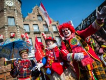 Karneval in Düsseldorf: Rosenmontagsumzug im Mai abgesagt