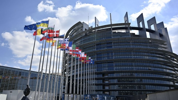 Studie: Außenansicht des Europäischen Parlaments in Straßburg. Bislang gibt es in der EU kein zentrales Register darüber, wer welche Vermögenswerte besitzt.