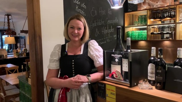 Essen und Trinken in Österreich: Sabine Eisner, Wirtin im Wirtshaus Maximilianstube in Altmünster am Traunsee.