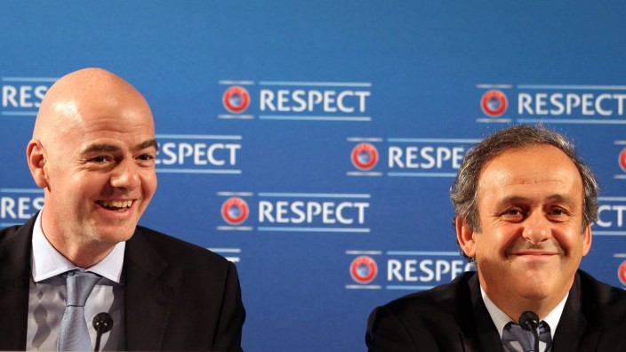 Fifa: Da waren sie noch enge Verbündete: Der damalige Uefa-Präsident Michel Platini (rechts) - und Gianni Infantino, damals Uefa-Generalsekretär und heute Fifa-Präsident.