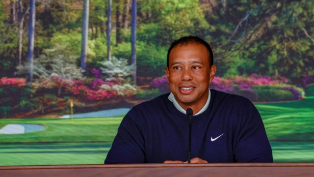 Golfer Tiger Woods in Augusta: "Ich kann kaum glauben, dass es 25 Jahre her ist, seit ich hier gewann": Bei einer Pressekonferenz präsentiert sich Tiger Woods bestens gelaunt.