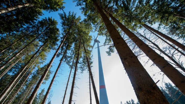 Energieversorgung: Bisher stehen im bayerischen Staatswald insgesamt 101 Windräder. Im Landkreis Altötting sollen nun bis zu 40 auf einmal hinzukommen.
