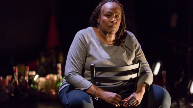 Theater-Festival FIND: Beeindruckende Persönlichkeit: Dael Orlandersmith setzt sich in ihrem Solo "Until the Flood" mit Rassismus und Polizeigewalt auseinander.