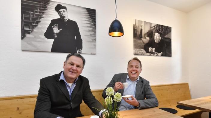 Gastronomie: Kirche mit Café: Kirchenpfleger Richard Leopold (li.) und Starnbergs Stadtpfarrer Andreas Jall freuen sich auf die ersten Gäste in St. Maria.