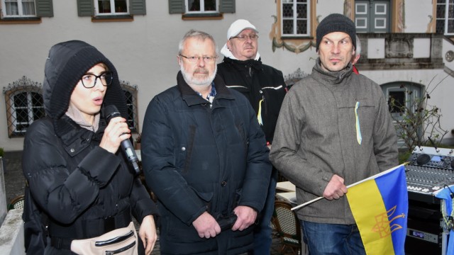 Ukraine-Krieg: Olga Leshchenko und die beiden Stadträte Willi Dräxler und Christian Götz.