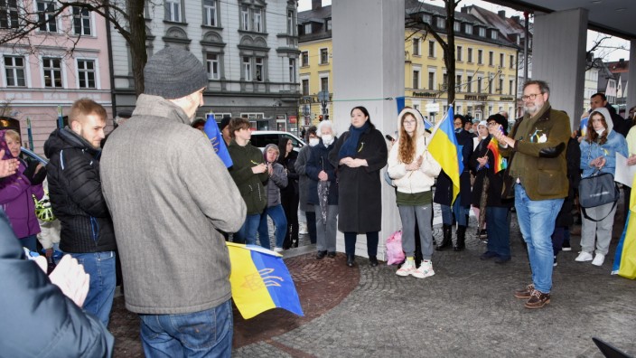 Ukraine-Krieg: Regelmäßig wird vor dem Alten Rathaus in Fürstenfeldbruck gegen den Krieg in der Ukraine protestiert.