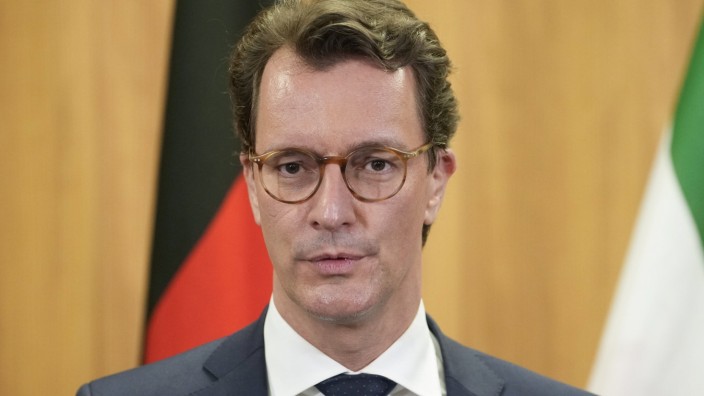 Nordrhein-Westfalen: NRW-Ministerpräsident Wüst beteuerte am Freitag, er habe von dem Abendessen auf Mallorca "erst im Rahmen der letzten Tage" erfahren.