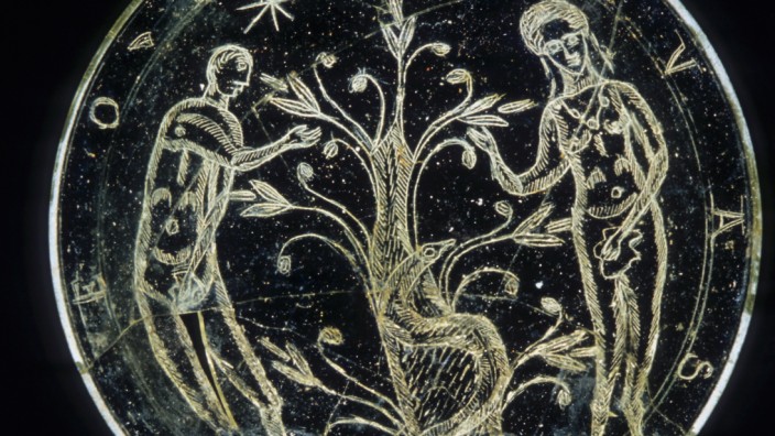 Augsburg: Ein erster Nachweis für christliches Gedankengut in Bayern: Auf etwa 350 n. Chr. wird die Glasschale mit Adam und Eva am Baum der Erkenntnis datiert.