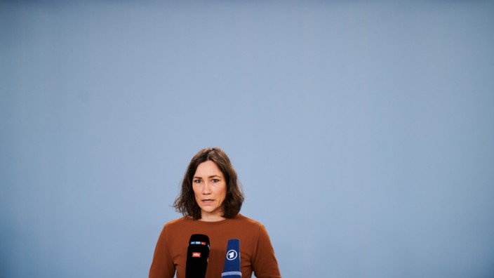 Bundesregierung: Bundesfamilienministerin Anne Spiegel (Grüne) bei ihrem Presse-Statement am Sonntagabend.