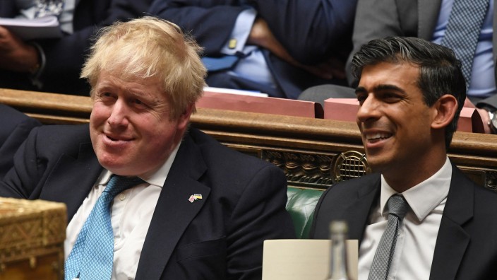 Großbritannien: Gute Miene zum nicht so guten Spiel: Zwischen Boris Johnson und Rishi Sunak kriselt es.