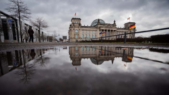 Bundestag: Die "Herzkammer der Demokratie" solle mit gutem Beispiel vorangehen, findet die FDP. Deshalb will sie im Reichstag und den Nebengebäuden die Temperatur senken.