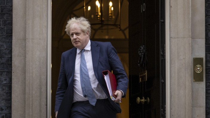 Großbritannien: Boris Johnson an der Tür seines Amtssitzes Downing Street 10 in London.