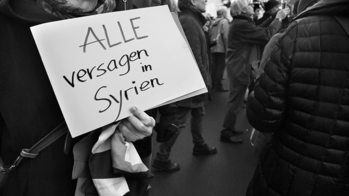Russlands Krieg in Syrien: Eine Demonstration vor der russischen Botschaft in Berlin gegen die russische Syrien-Politik im Jahr 2016.