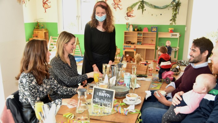 SZ-Serie "Schön frühstücken rund um München": Wohnzimmeratmosphäre: In Maisis Familiencafé können Eltern entspannt ihr Essen genießen, während die Kinder spielen dürfen.
