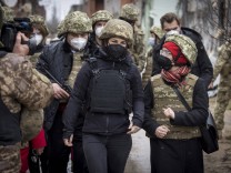 Krieg in der Ukraine: Unter Feuer