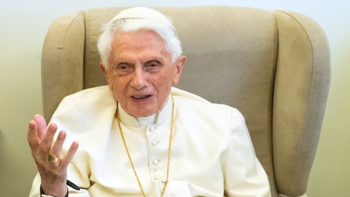 Katholische Kirche: Der emeritierte Papst Benedikt XVI. schilderte kurz vor seinem Tod in einem Brief, warum er zurücktrat.