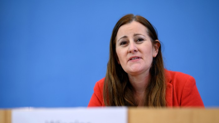Linkspartei: Janine Wissler war zur fraglichen Zeit hessische Fraktionsvorsitzende und soll mit einem der Beschuldigten liiert gewesen sein.
