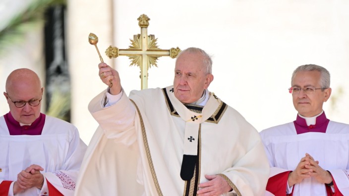 Ostersegen des Papstes: Papst Franziskus I. bei der Ostermesse auf dem Petersplatz