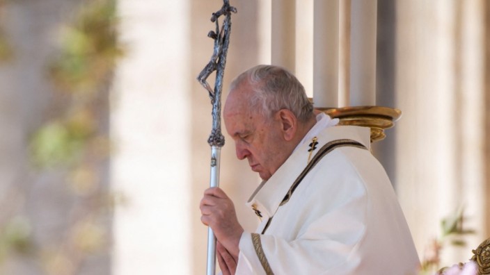 Osterbotschaften der Kirchen: Papst Franziskus zelebriert auf dem Petersplatz in Rom die Ostermesse.