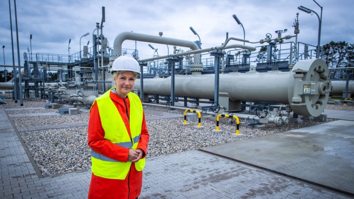Nord Stream 2: Manuela Schwesig (SPD), Ministerpräsidentin von Mecklenburg-Vorpommern, im Jahr 2020 bei einem Besuch der Gas-Anlandestation von Nord Stream 2.