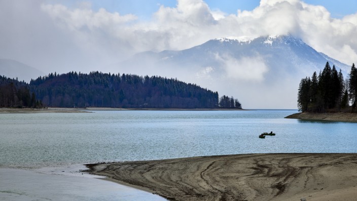 Tourismus im Oberland: Ein Traumziel für Erholungssuchende ist der Walchensee. Doch so ruhig wie hier ist es dort nicht immer.