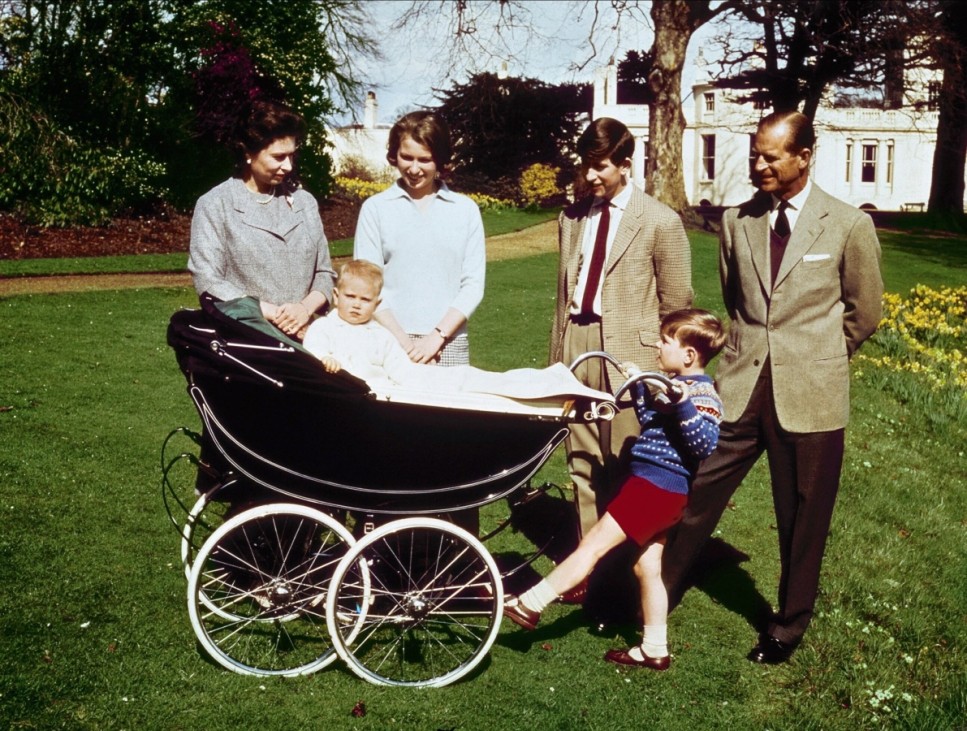 Queen Elizabeth Ii, Prince Edward, Princess Anne, Prince Charles, Prince Andrew & Prince Philip British Royal Family 21