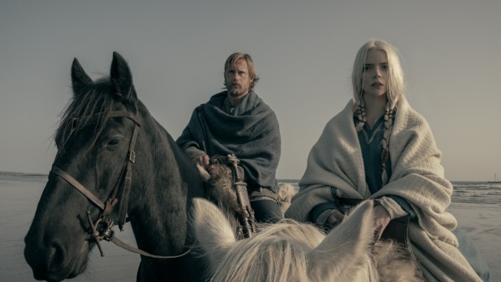 "The Northman" im Kino: Alexander Skarsgård und Anya Taylor-Joy in "The Northman".