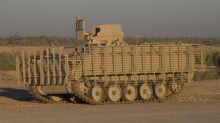Streit um Waffenlieferungen: Gleich 200 gepanzerte Mannschaftswagen vom Typ M113 (hier bei einem Einsatz 2005 im Irak) schicken die USA gerade in die Ukraine.