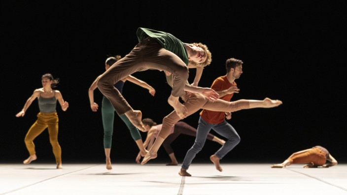 Zeitgenössicher Tanz: Pure Körperenergie: Das Staatstheater Nürnberg Ballett probt Ohad Naharins Choreografie "Secus" (Geschlecht).