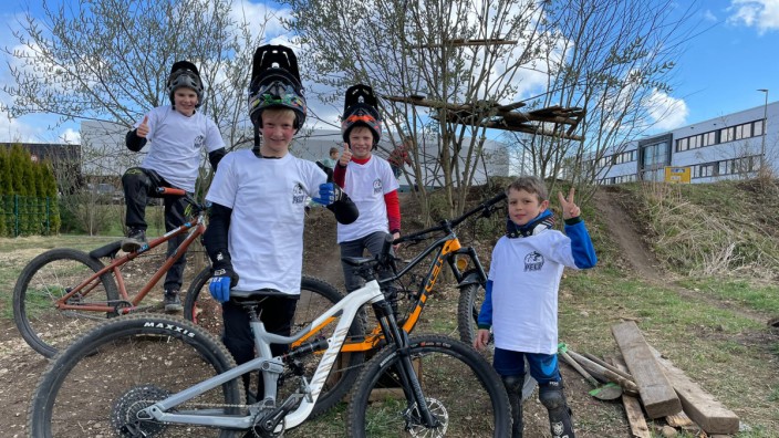 Charity-Nachwuchs: Lukas, Emilian, Tim und Philipp lieben das Radfahren - und haben das nun für eine Spendenaktion genutzt.