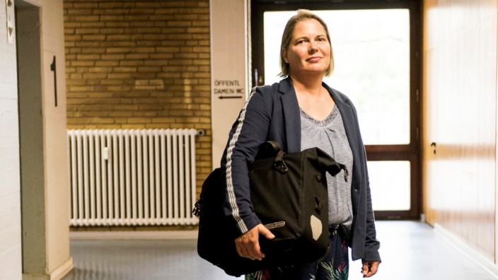 Reden wir über Geld: Andrea Wolff ist Gerichtsvollzieherin in Bremen. Sie sagt: "Natürlich werden wir auch angelogen."