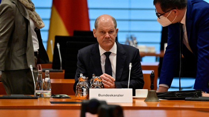 Politische Kommunikation: "Weil ich nicht tue, was ihr wollt - deshalb führe ich!" Bundeskanzler Olaf Scholz (Mitte) bei einer Kabinettssitzung am 13. April.