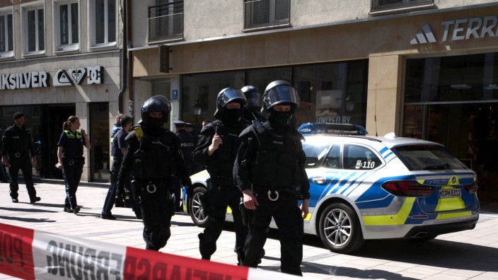 München: Polizisten beim Einsatz in der Sendlinger Straße am Donnerstag.