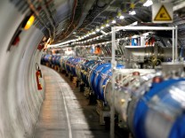 Größte Forschungsmaschine der Welt: Teilchenbeschleuniger am Cern startet wieder