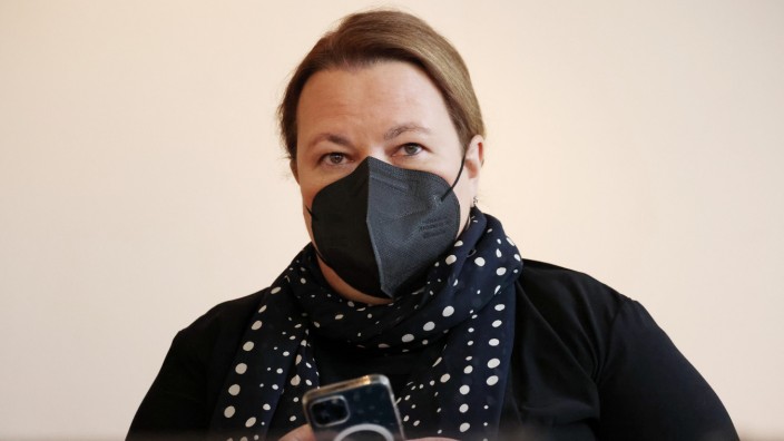 Mallorca-Gate: Zwei Mal bricht Ex-Ministerin Ursula Heinen-Esser während ihrer Aussage in Tränen aus.
