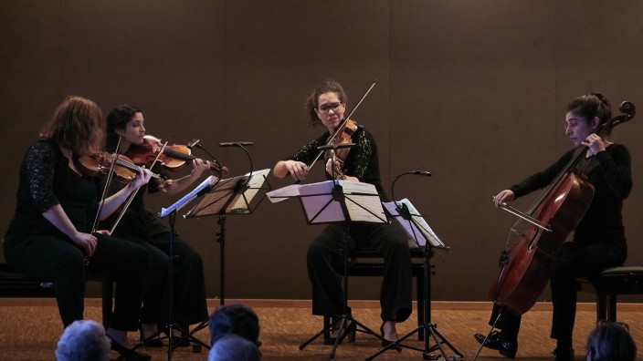 "Ickinger Frühling": Das Ensemble "Quatuor Akilone" mit Magdalena Geka, Violine, Elise De-Bendelac, Violine, Perrine Guillemot, Viola, und Lucie Mercat, Violoncello.