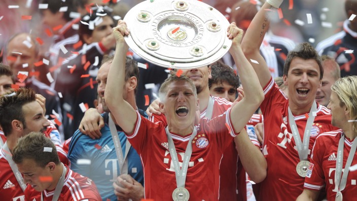 Fußball: Sieht aus wie von Samstag? Ist aber von 2013. Der FC Bayern feiert seine erste von bislang zehn Meisterschaften am Stück.